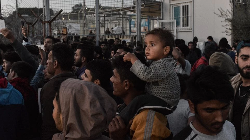 Κραυγή αγωνίας από τους εργαζομένους στη Μόρια: Η κατάσταση κινδυνεύει να βγει τελείως εκτός ελέγχου